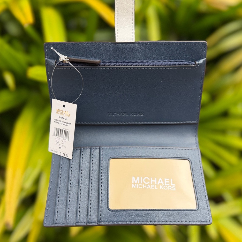 Michael Kors Greenwich Jet Set Navy and White Logo Wallet - Picture 4 of 8